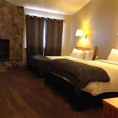 Arrowhead Mountain Lodge Cimarron Room photo